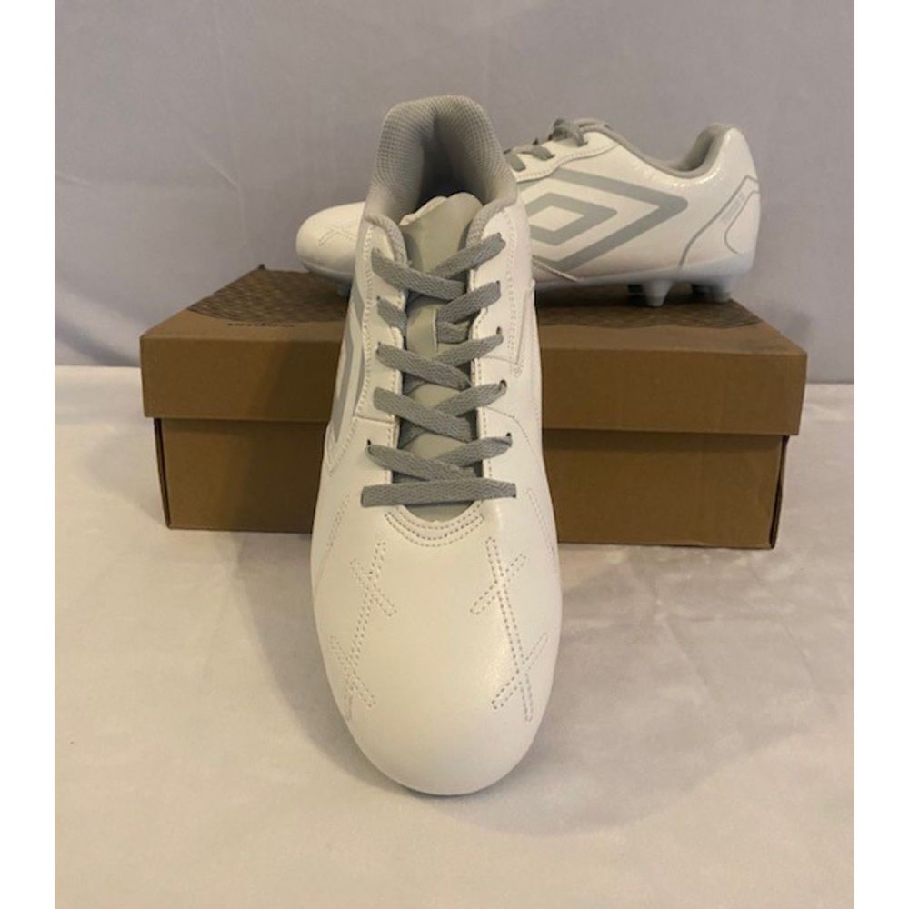 UMBRO TOCCO II LEAGUE FG SOCCER CLEAT US SZ 10.5 UK SZ 9.5 WHITE CHROME